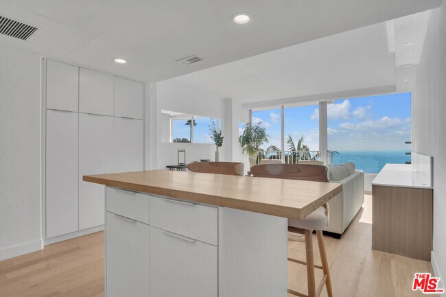 Foto del edificio - 17350 Sunset Blvd