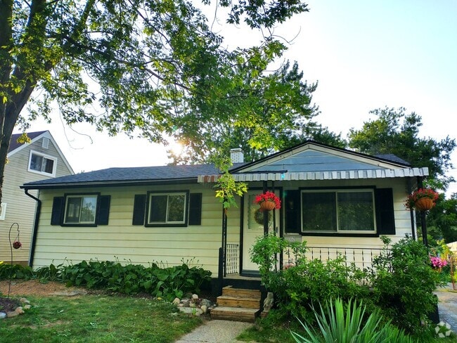 Building Photo - 1321 Wendell Ave
