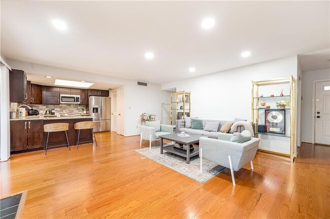 Photo - 23 Middleton Ct Apartment