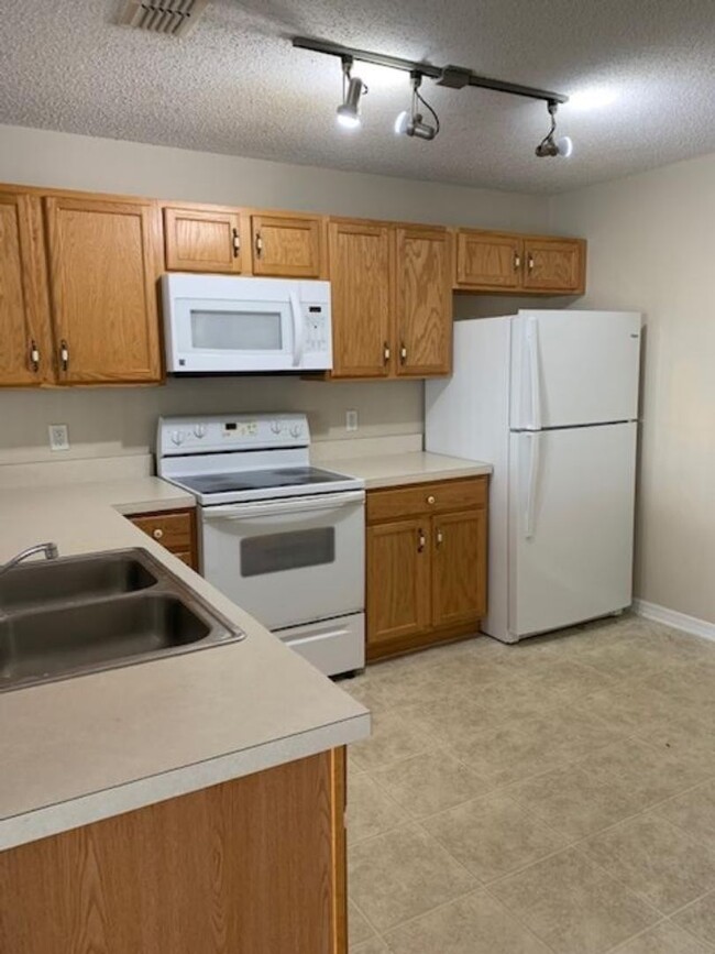 Foto del edificio - 12977 Lexington Summit St