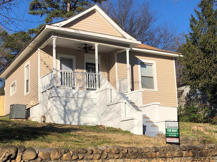 "1942" Vintage Home on the North Shore!