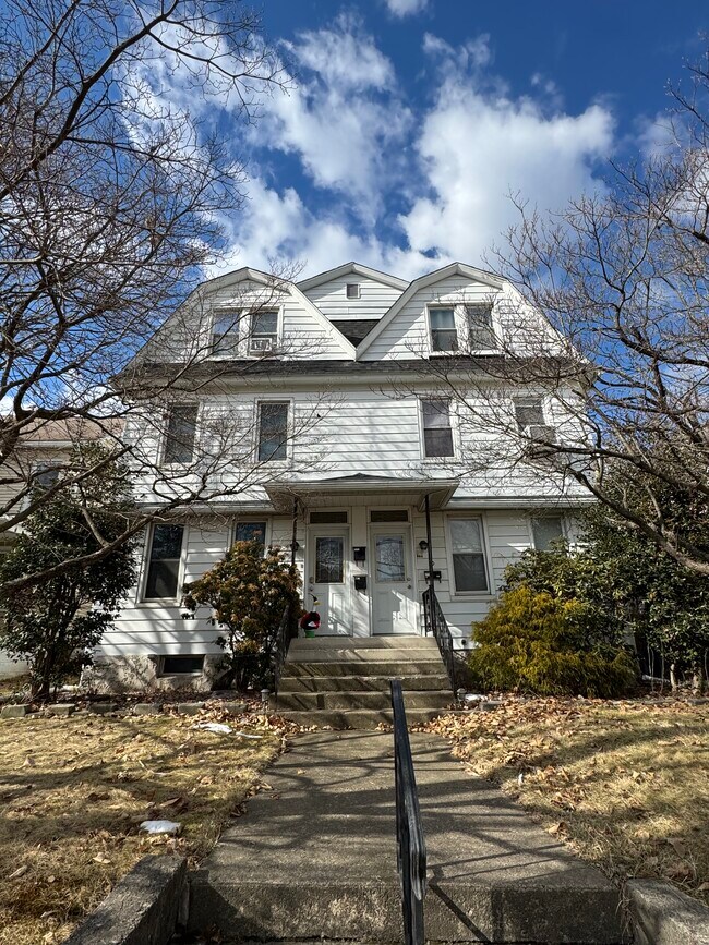 Foto del edificio - 48 Hudson Rd
