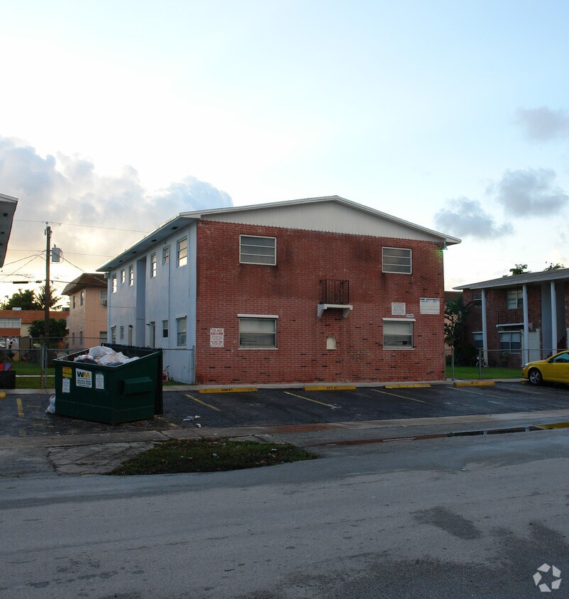 Building Photo - 3760 SW 60th Ave