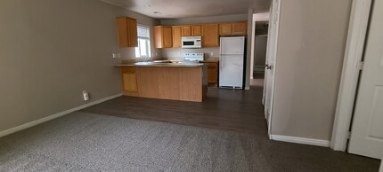 Building Photo - 495 W 2100 N