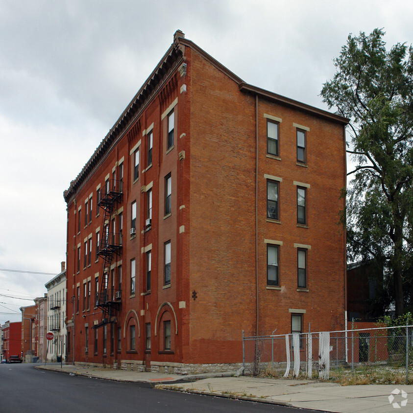 Foto del edificio - 1900 Freeman Ave