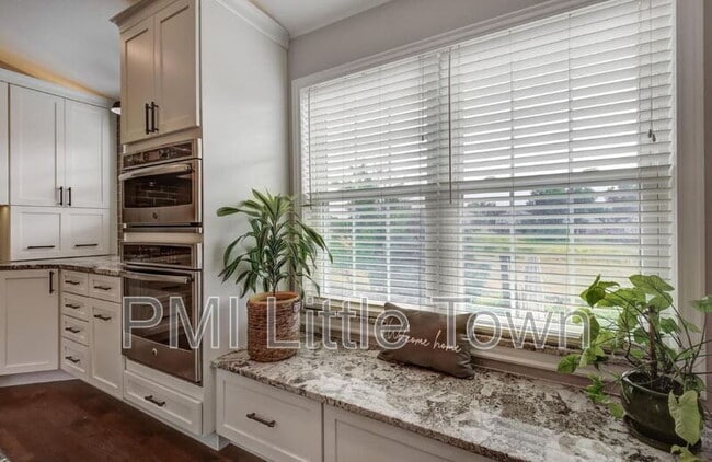 Building Photo - 16681 Martingale Dr