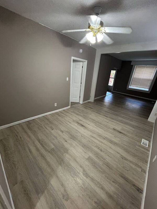 Foto del edificio - 5306 Reber Pl