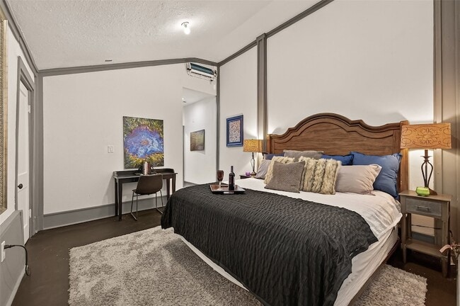 Photo - 100 W Hamilton St Apartment