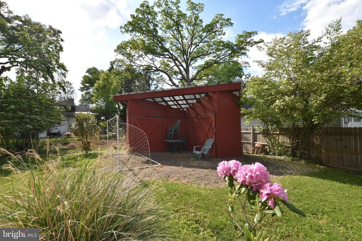 Primary Photo - 215 Beall Ave