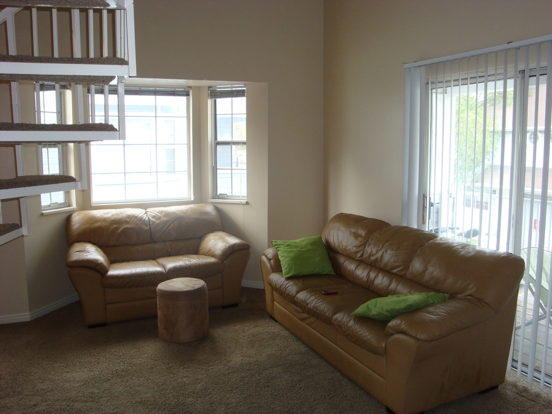 Living Room With Vaulted Ceiling - 62 W 700 N