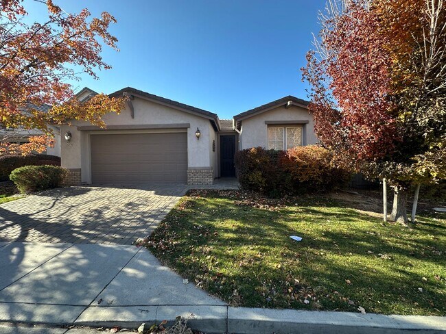 Building Photo - Curti Ranch Gem