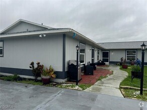 Building Photo - 502 NE 25th Ave