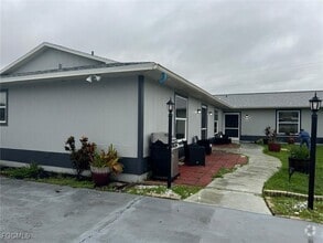 Building Photo - 502 NE 25th Ave