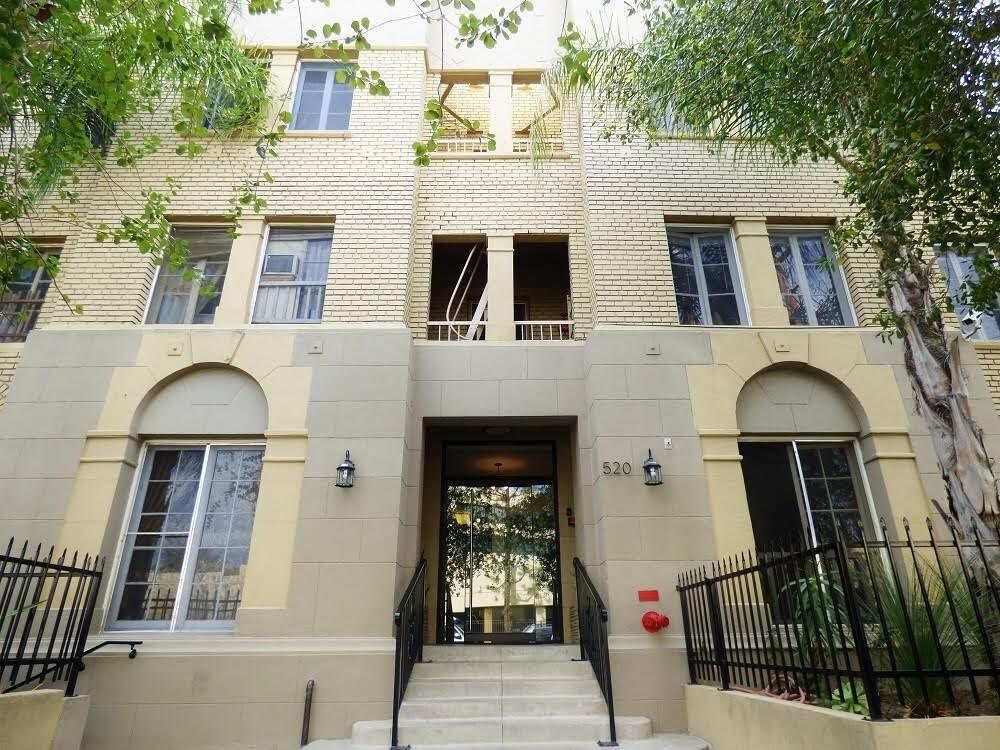 Primary Photo - 520 E Elk Ave