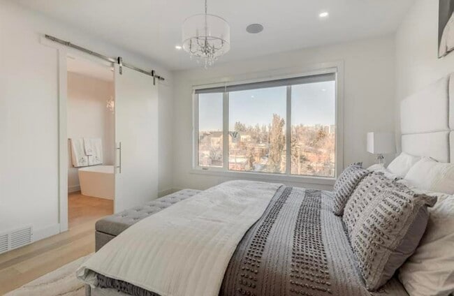 Building Photo - 3 Bed 3 Bath Unit in Calgary, AB