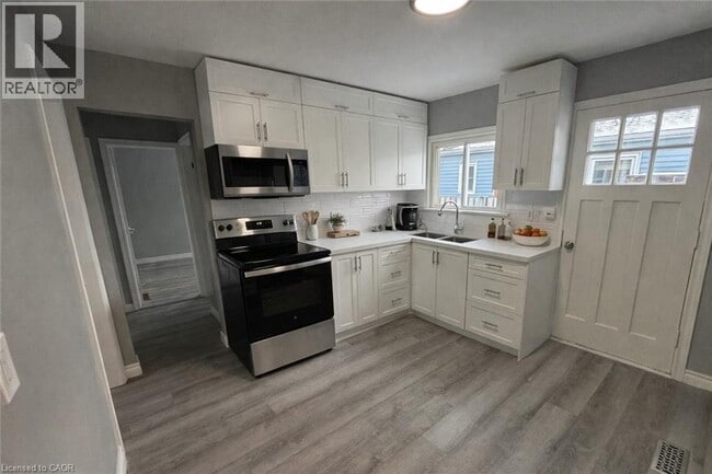 Building Photo - 90 Lorne St