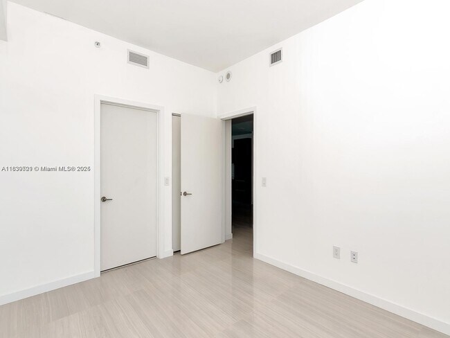 Building Photo - 480 NE 31st St