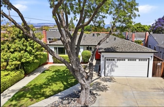 Building Photo - 3490 Flora Vista Ave