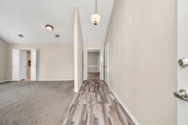 Building Photo - 22206 Elsinore Dr