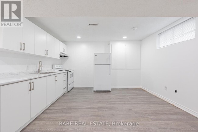 Building Photo - 27 Danby Ave