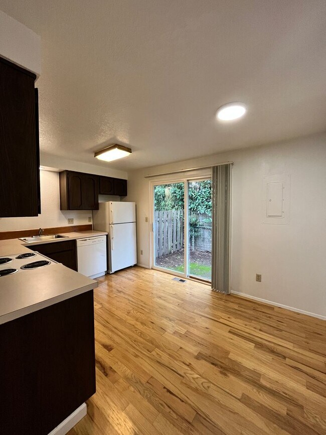 Building Photo - Sellwood Triplex
