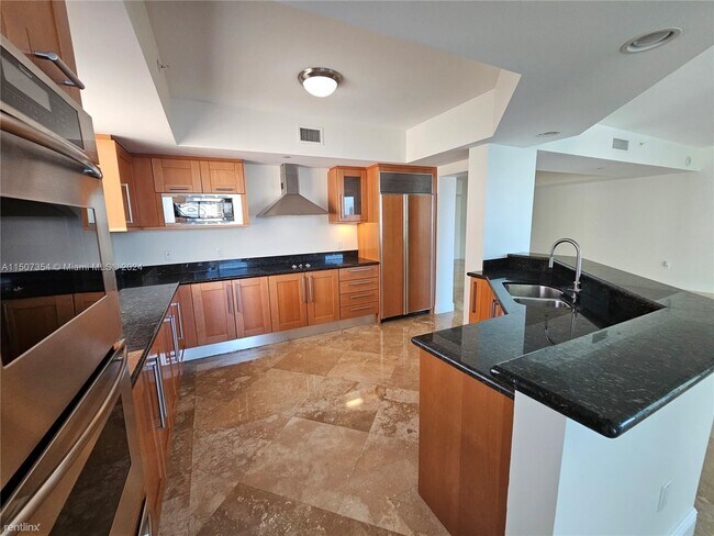 Foto del edificio - 3 br, 3.5 bath Condo - 3301 NE 183rd St Un...
