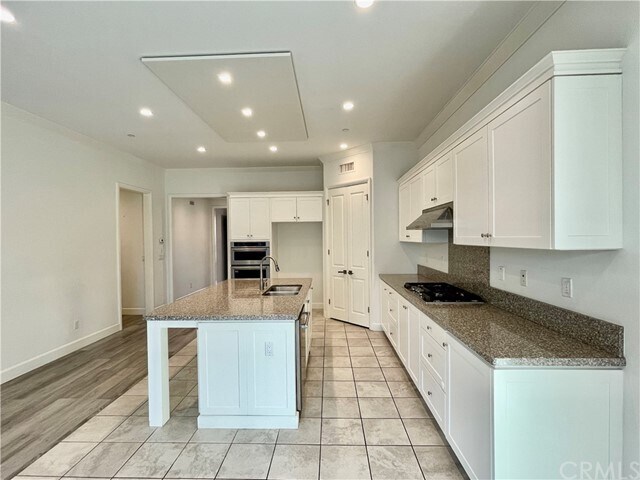 Building Photo - 222 Canvas