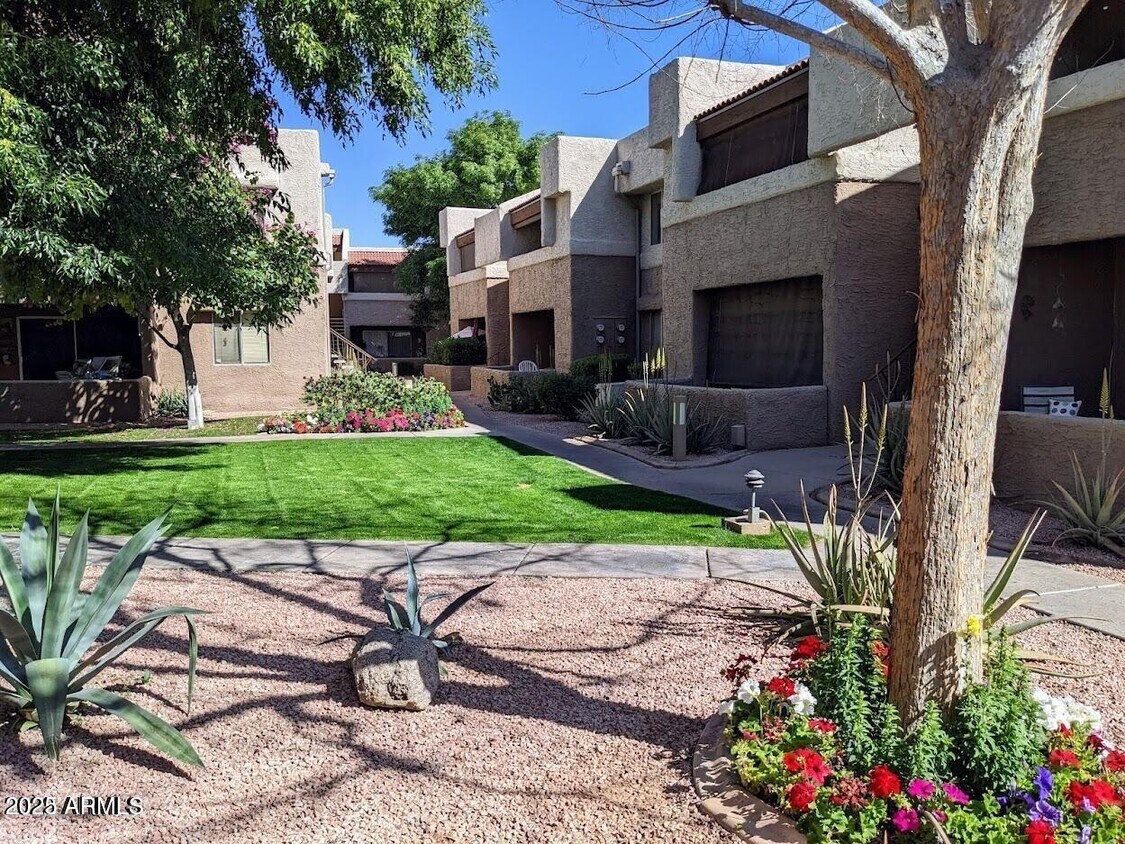 Foto principal - 4554 E Paradise Village Pkwy N