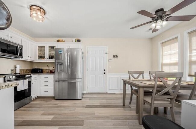 Foto del edificio - 410 Stones River Ln