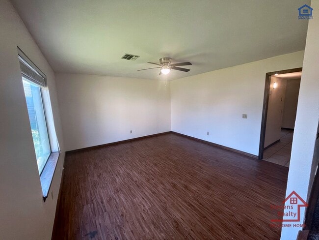 Building Photo - 2614 Martin Ln
