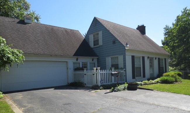 Building Photo - 522 E Atherton Rd