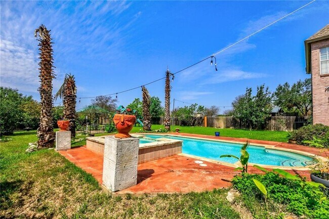 Foto del edificio - 2315 Little Tree Bend