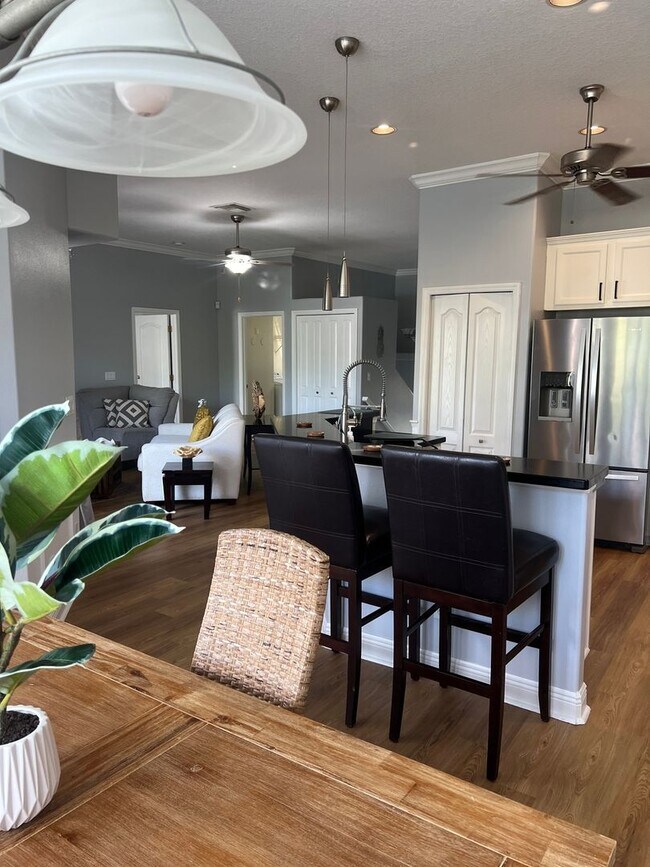 Foto del edificio - VACATION AT HOME 3 Bedroom Single Family H...