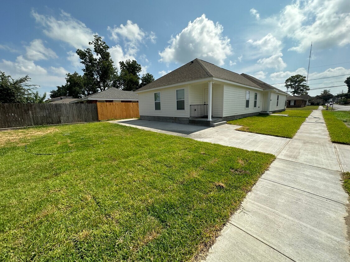Primary Photo - 801 W Josephine St