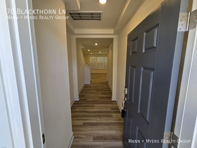 Building Photo - 70 Blackthorn Ln