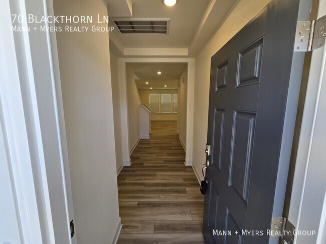 Foto del edificio - 70 Blackthorn Ln