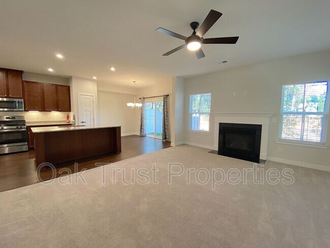 Building Photo - 401 Grand Palm Ln