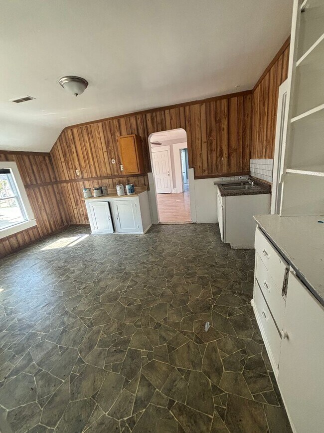 Building Photo - 3257 W 43rd St