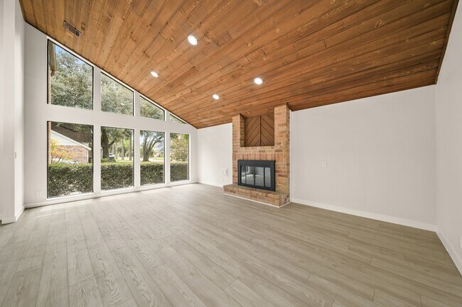 Building Photo - 3010 Manila Ln