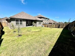Building Photo - 5500 Persimmon Dr