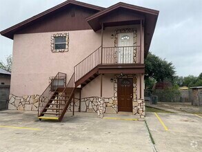 Building Photo - 502 El Monte Loop