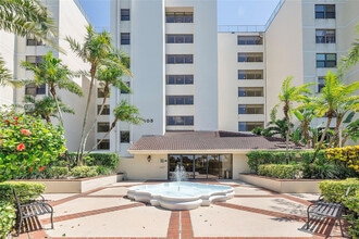 Building Photo - 105 Lake Emerald Dr