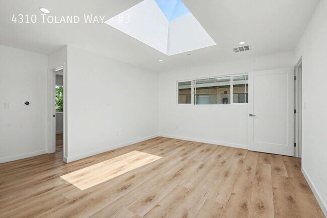 Foto del edificio - 4310 Toland Way