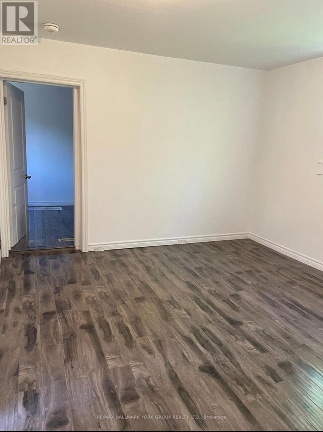 Building Photo - 165 Anne St S