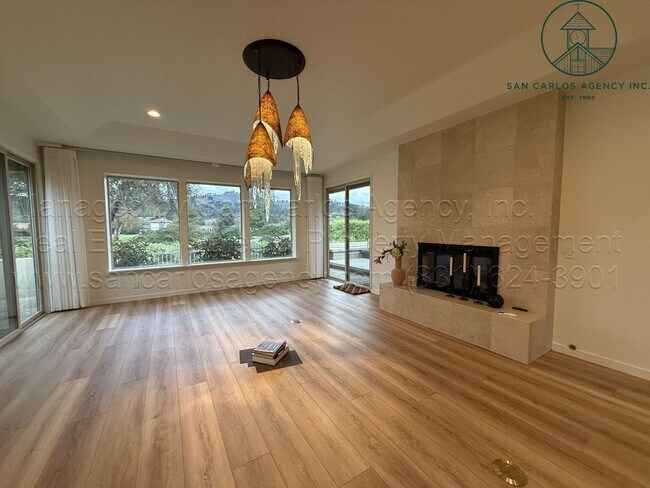 Foto del edificio - Beautifully Updated Three Bed (+ Bonus) Quail Lodge Home