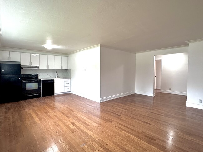 Building Photo - 92 Trethewey Dr