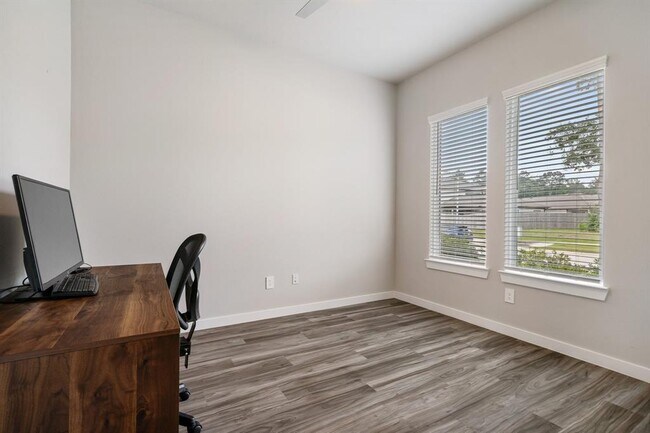 Foto del edificio - 14261 Lake Lodge Dr