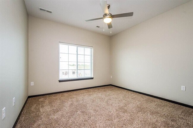 Foto del edificio - 2867 Spring Rose Cir