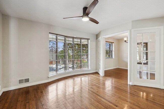 Foto del edificio - 9611 Meadowhill Dr
