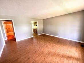 Building Photo - 1006 Southwood Dr